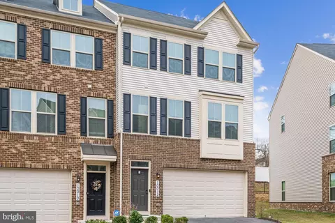 10012 Dorsey Ln, Lanham, MD 20706