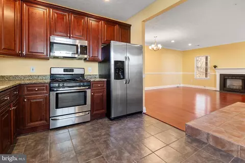 7114 Mahogany Dr #8, Hyattsville, MD 20785
