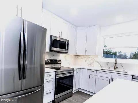 Kitchen - 11200 Basswood Ter, Laurel, MD 20708 photo 4 of 5