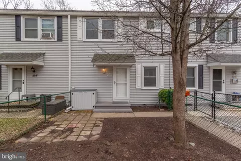 20 G Ridge Rd, Greenbelt, MD 20770
