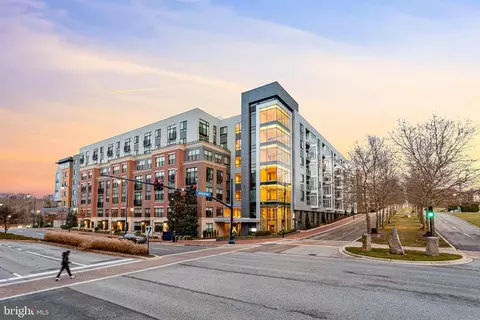 145 Riverhaven Dr #439, Oxon Hill, MD 20745