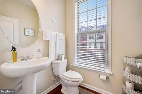 Entry Way - 9525 Smithview Pl, Lanham, MD 20706 photo 6 of 7