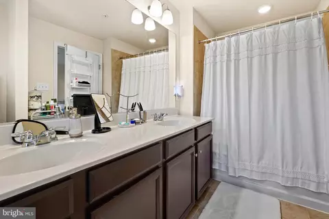Bath - 9525 Smithview Pl, Lanham, MD 20706 photo 2 of 2