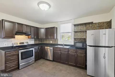 8811 Maple Ave, Bowie, MD 20720 photo 3