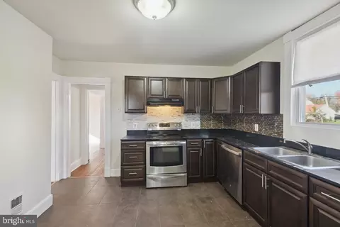 8811 Maple Ave, Bowie, MD 20720 photo 4