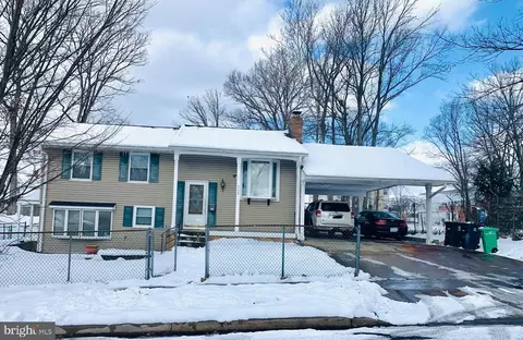 9420 Wyatt Dr, Lanham, MD 20706