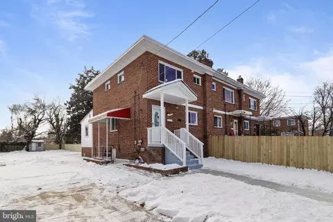 907 Dunster Dr, Oxon Hill, MD 20745