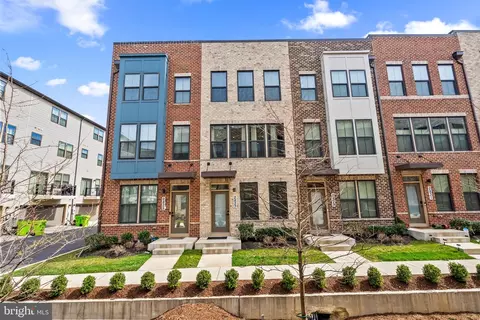 2827 Evansgreen Dr, Suitland, MD 20746