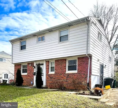 327 Winslow Rd, Oxon Hill, MD 20745