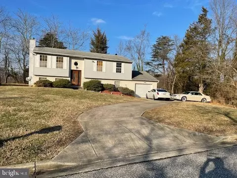 2902 White Pine Ct, Temple Hills, MD 20748