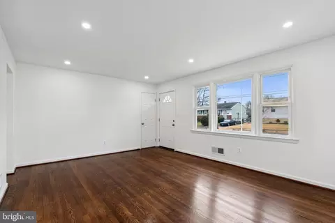 7310 Powhatan St, Lanham, MD 20706 photo 10