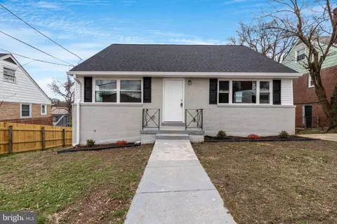 4918 Glassmanor Dr, Oxon Hill, MD 20745