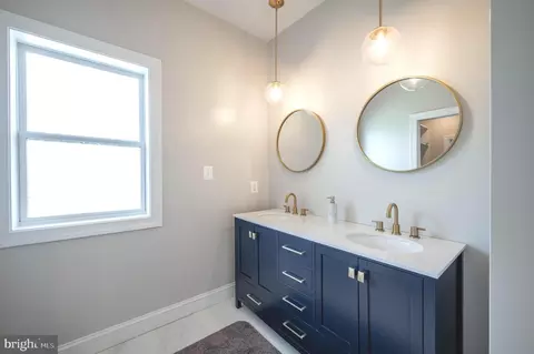 Bath - 3425 Eastern Ave, Mount Rainier, MD 20712 photo 2 of 5
