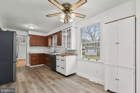 6428 Brightlea Dr, Lanham, MD 20706 photo 17