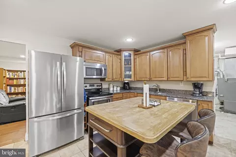 5629 Ellerbie Ct, Lanham, MD 20706