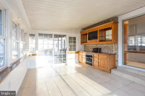 Kitchen - 16121 Kenny Rd, Laurel, MD 20707 photo 8 of 9