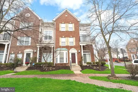 1623 Post Oak Dr #13, Bowie, MD 20721