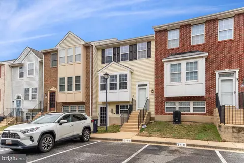 4242 Applegate Ln #6, Suitland, MD 20746