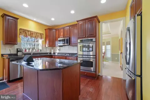 15615 Copper Beech Dr, Marlboro, MD 20774 photo 2