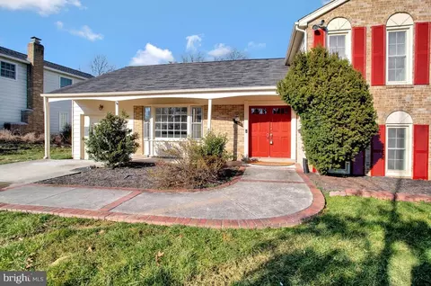 8510 Nightingale Dr, Lanham, MD 20706 photo 2
