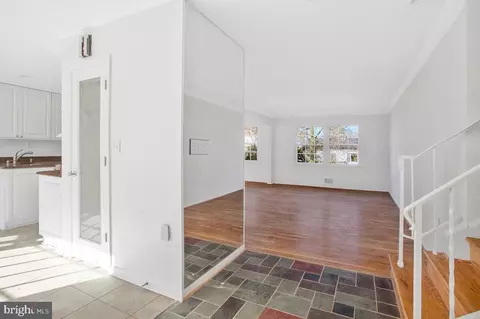 8510 Nightingale Dr, Lanham, MD 20706 photo 4