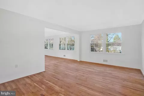 8510 Nightingale Dr, Lanham, MD 20706 photo 6