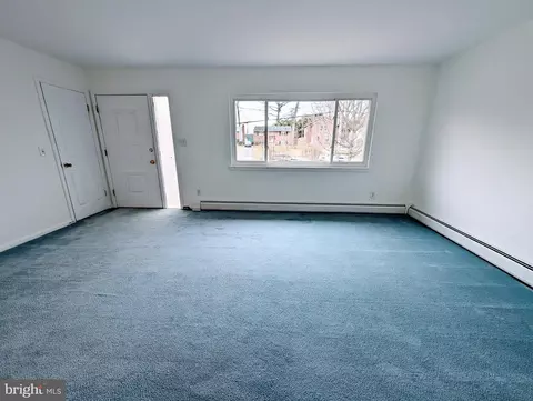 Living - 9342 Washington Blvd, Lanham, MD 20706 photo 6 of 7