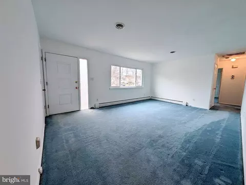 Living - 9342 Washington Blvd, Lanham, MD 20706 photo 4 of 7