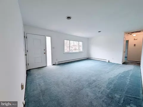 Living - 9342 Washington Blvd, Lanham, MD 20706 photo 3 of 7