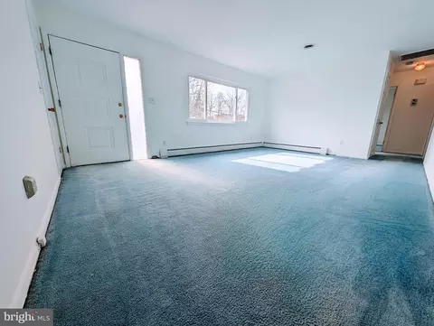 Living - 9342 Washington Blvd, Lanham, MD 20706 photo 5 of 7