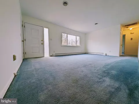 Living - 9342 Washington Blvd, Lanham, MD 20706 photo 2 of 7