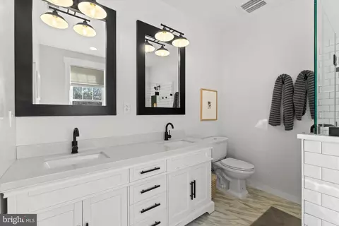Bath - 4103 Rainier Ave, Mount Rainier, MD 20712 photo 4 of 5