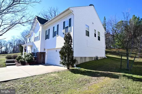 Exterior - 12101 Deka Rd, Clinton, MD 20735 photo 8 of 10