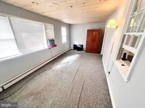 Bedroom - 17505 Aquasco Rd, Brandywine, MD 20613 photo 2 of 2