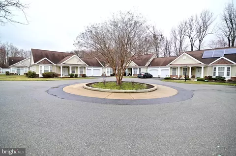 6 Rosebud Ct, Marlboro, MD 20774