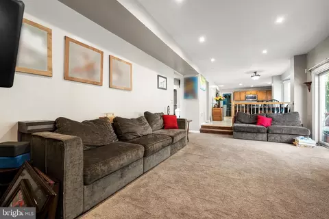 Living - 111 Johnsberg Ln, Bowie, MD 20721 photo 2 of 4