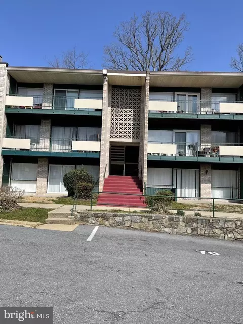 9282 Adelphi Rd #202, Hyattsville, MD 20783