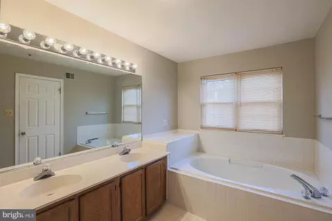 Bath - 11404 Hermosa Dr, Laurel, MD 20708 photo 3 of 9