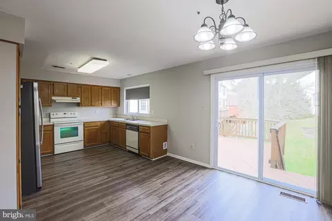 Kitchen - 11404 Hermosa Dr, Laurel, MD 20708 photo 5 of 13