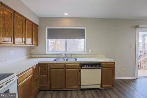 Kitchen - 11404 Hermosa Dr, Laurel, MD 20708 photo 13 of 13