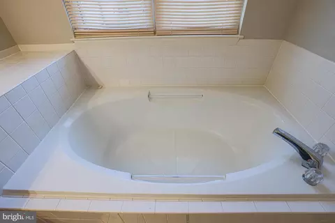 Bath - 11404 Hermosa Dr, Laurel, MD 20708 photo 4 of 9