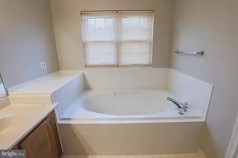Bath - 11404 Hermosa Dr, Laurel, MD 20708 photo 5 of 9