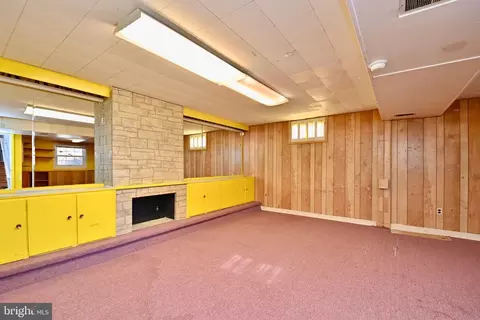 Living - 5209 Whitfield Chapel Rd, Lanham, MD 20706 photo 3 of 4