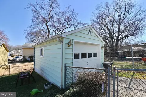 Exterior - 5209 Whitfield Chapel Rd, Lanham, MD 20706 photo 5 of 5