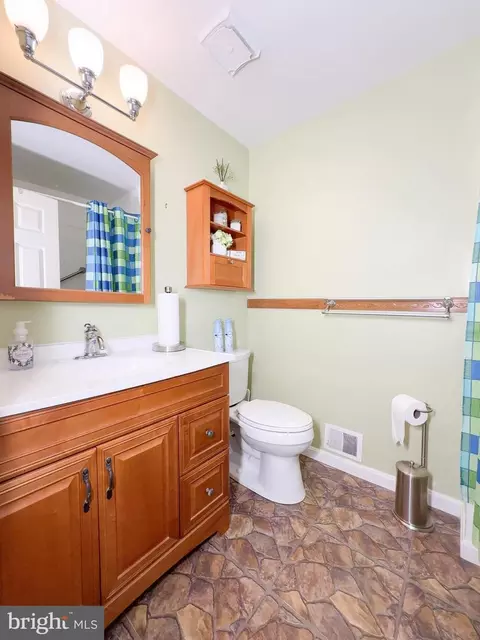 Bath - 110 Castleton Dr, Marlboro, MD 20774 photo 1 of 4