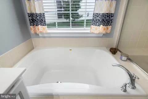 Bath - 7302 Colchis Ct, Laurel, MD 20707 photo 2 of 4