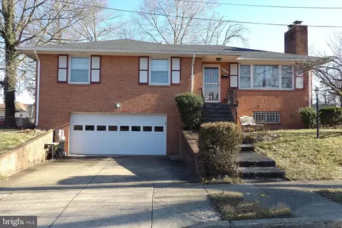 2105 Roxanne Pl, Temple Hills, MD 20748