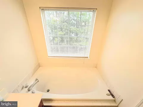 Bath - 15610 Wistar Pl, Brandywine, MD 20613 photo 3 of 9