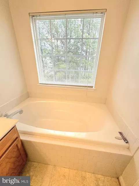Bath - 15610 Wistar Pl, Brandywine, MD 20613 photo 4 of 9
