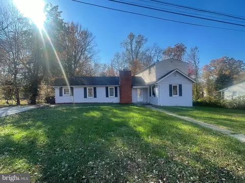 8205 Comet Dr, Fort Washington, MD 20744